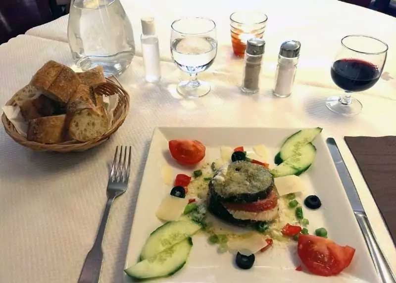 Bread in Paris restaurants