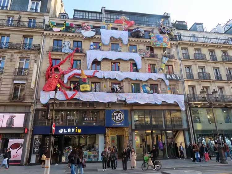 Visit young artists in Paris