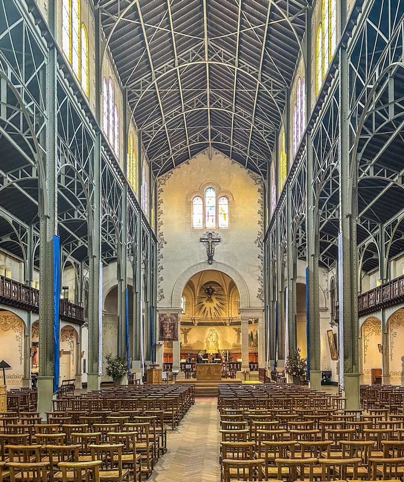 Church filled with steel in Montparnasse: Notre Dame du Travail