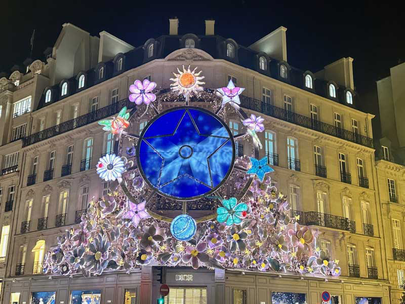 Dior’s illuminated Christmas façade on Avenue Montaigne in Paris