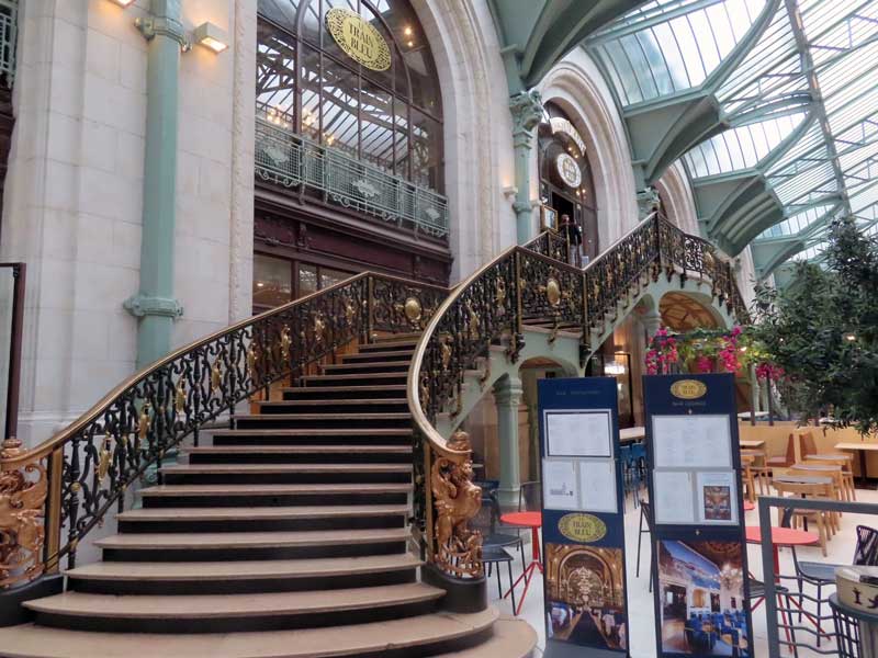 Staircase leading to Le Train Bleu restaurant inside Gare de Lyon