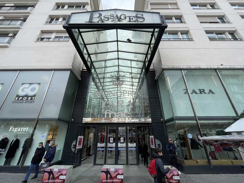 Passages shopping center in Boulogne-Billancourt, a local shopping area near Roland Garros
