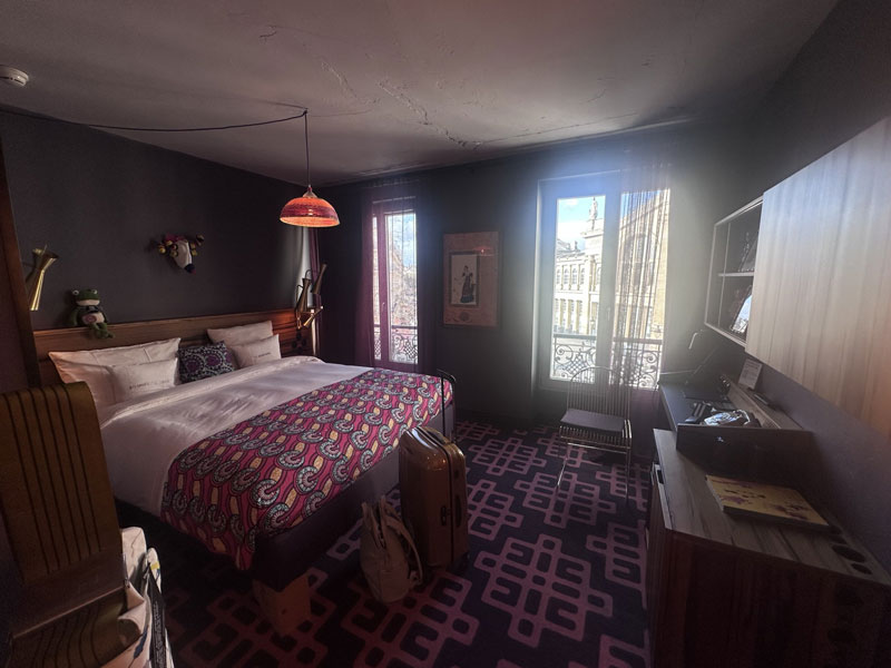 Spacious hotel room near Gare du Nord in Paris