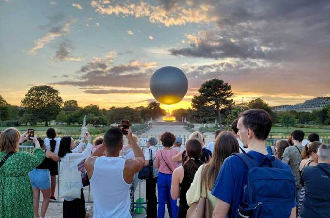 Where can you see the Olympic Cauldron (flame) in Paris