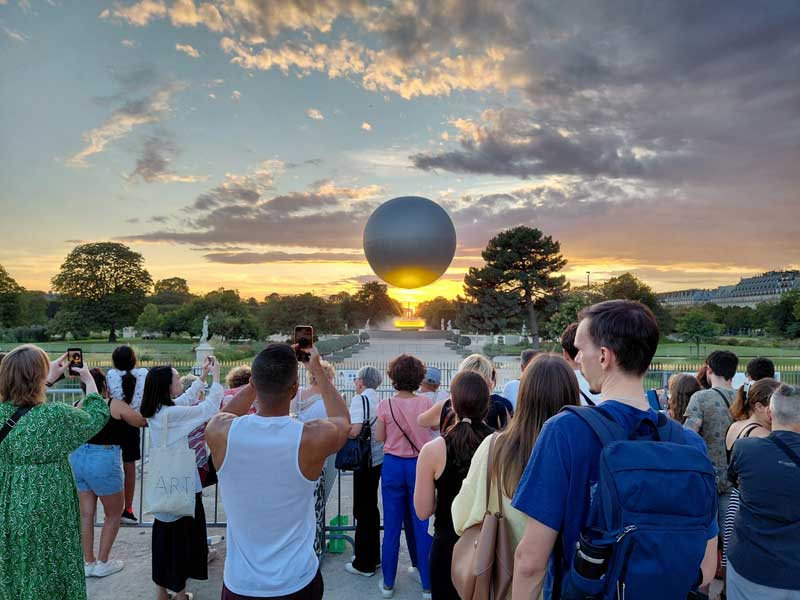 Where can you see the Olympic Cauldron (flame) in Paris