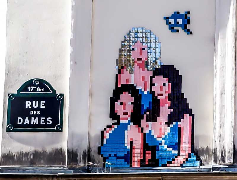 Flash Invaders in Paris: Rue des Dames Charlie's Angels